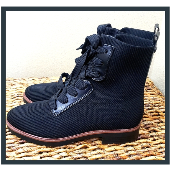 NWOT Bandolino Black lace up boot....size 7 - Picture 3 of 3